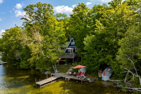 A-frame Cottage Lakeside, Charleston lake
