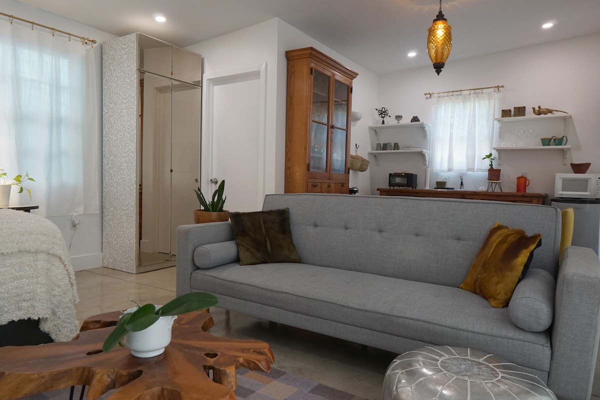 Top Airbnb: Casa Palma Guesthouse with Private Patio & Garden in Silver Bluff