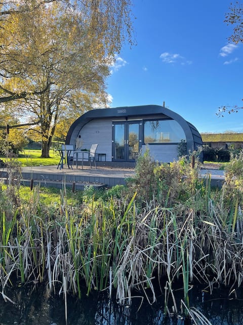 Successful Airbnb property: Wild swimming, fishing and lakeside glamping in Nuneaton And Bedworth