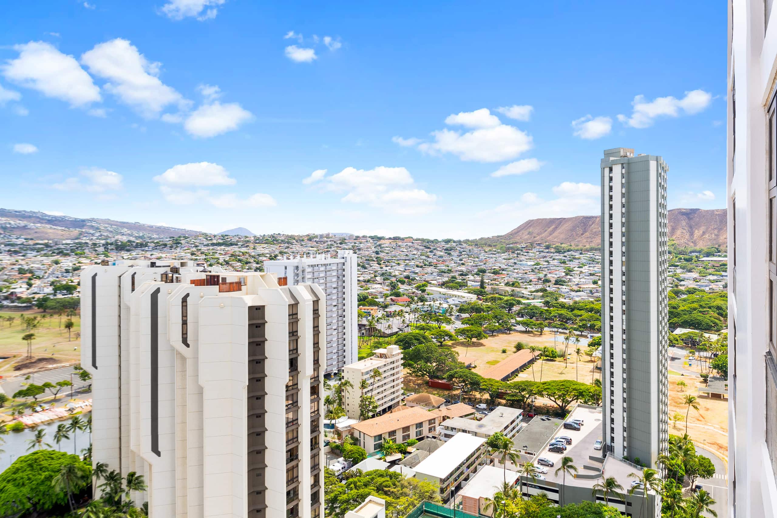 Condo in Honolulu · ★4.66 · 1 bedroom · 2 beds · 1 private bath - Image 37