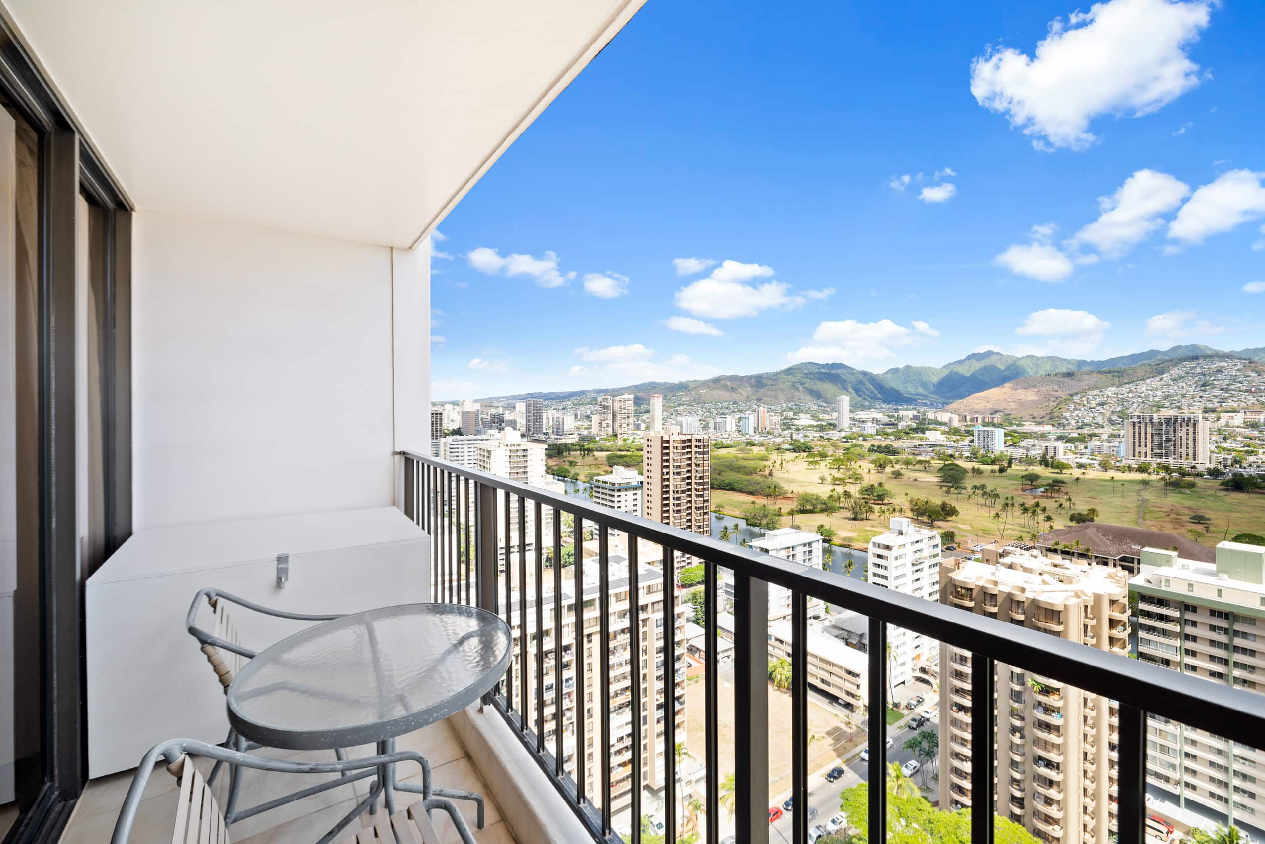 Condo in Honolulu · ★4.66 · 1 bedroom · 2 beds · 1 private bath - Image 28