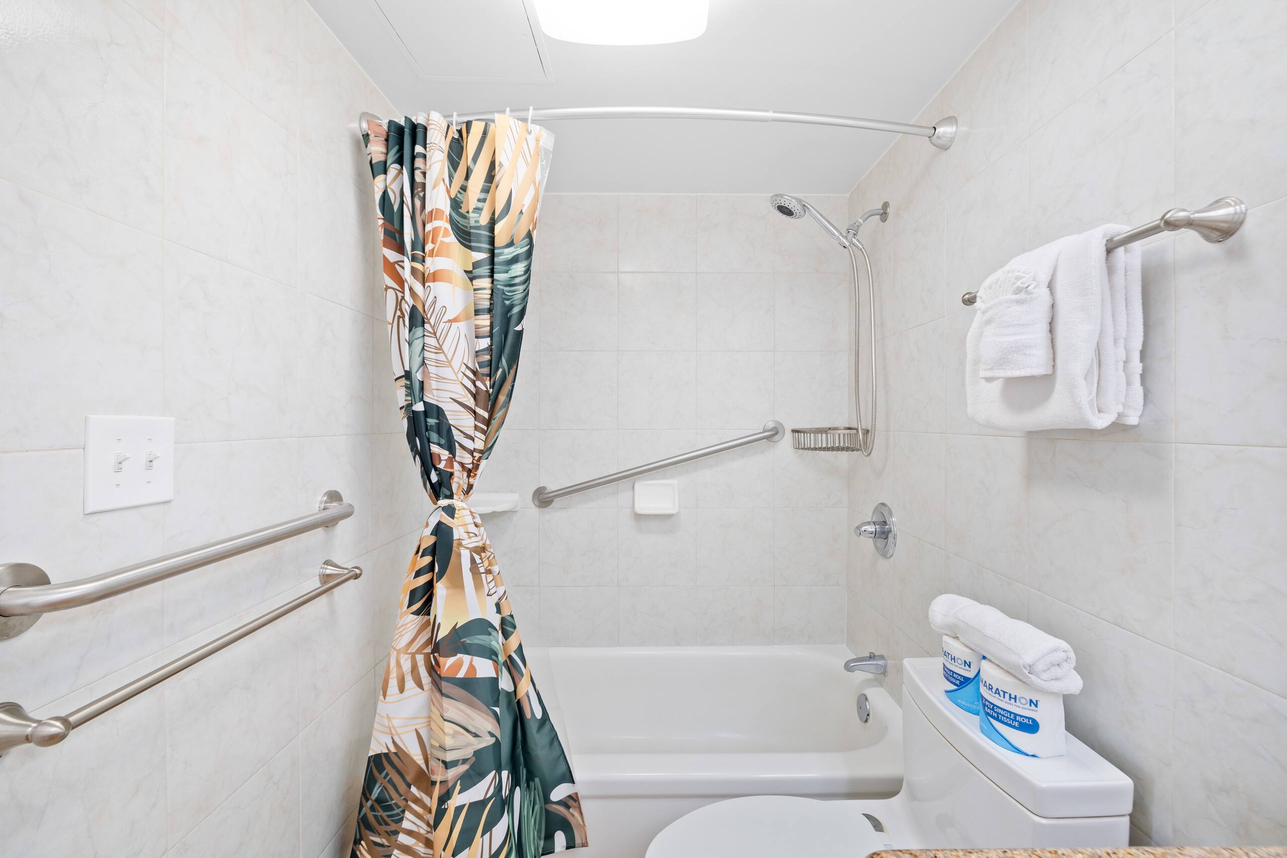 Condo in Honolulu · ★4.66 · 1 bedroom · 2 beds · 1 private bath - Image 19