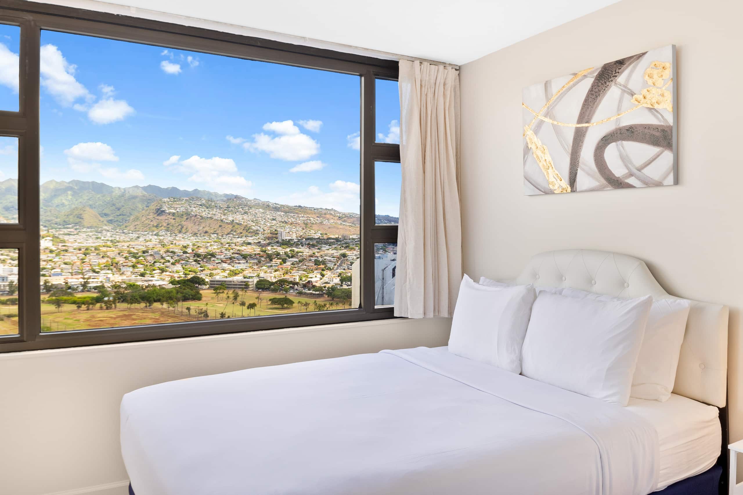 Condo in Honolulu · ★4.66 · 1 bedroom · 2 beds · 1 private bath - Image 17