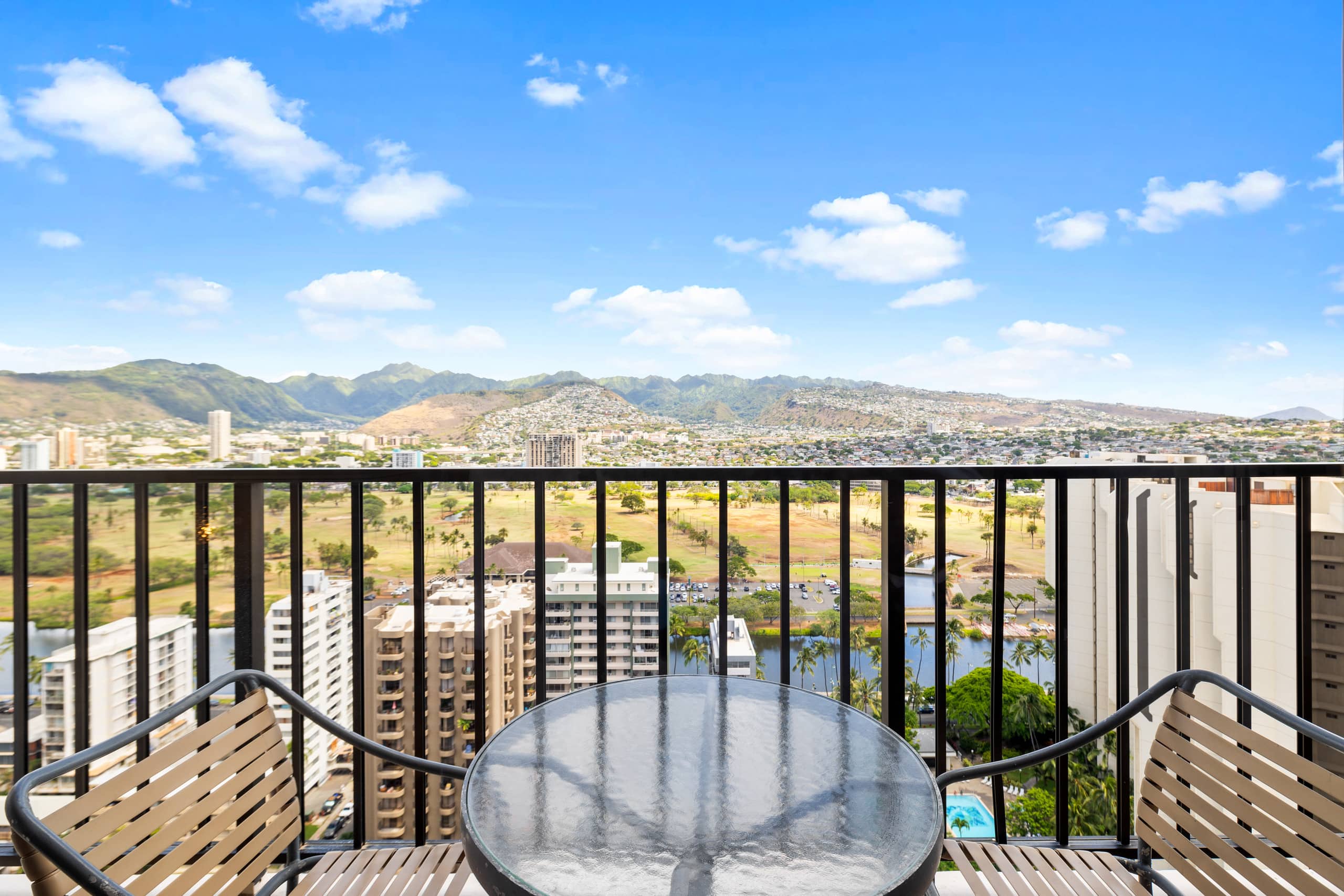 Condo in Honolulu · ★4.66 · 1 bedroom · 2 beds · 1 private bath - Image 29
