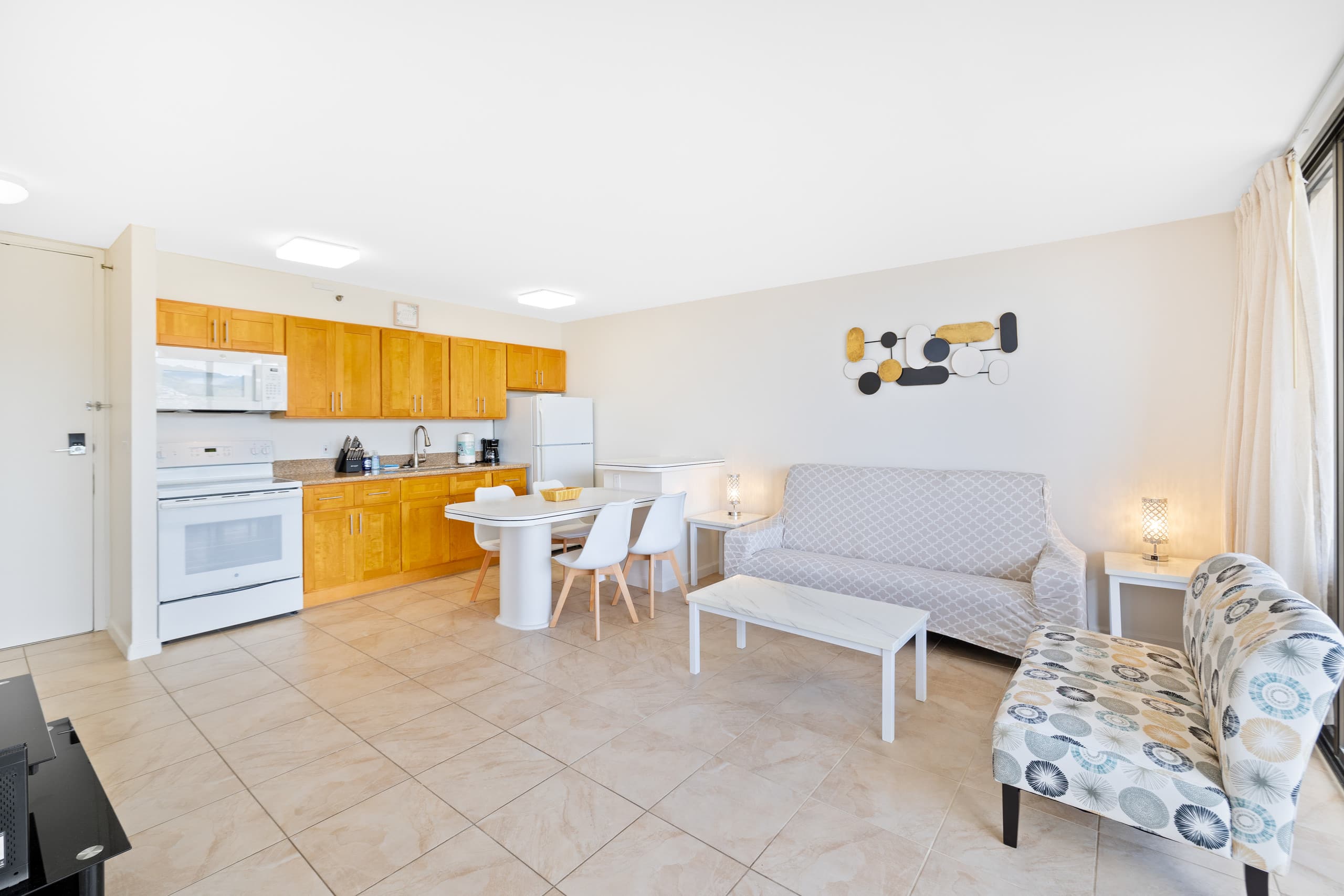 Condo in Honolulu · ★4.66 · 1 bedroom · 2 beds · 1 private bath - Image 2
