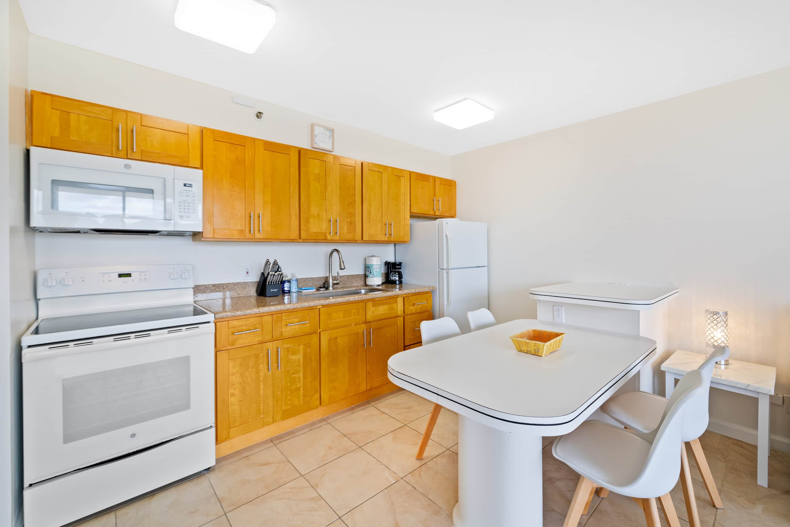 Condo in Honolulu · ★4.66 · 1 bedroom · 2 beds · 1 private bath - Image 11