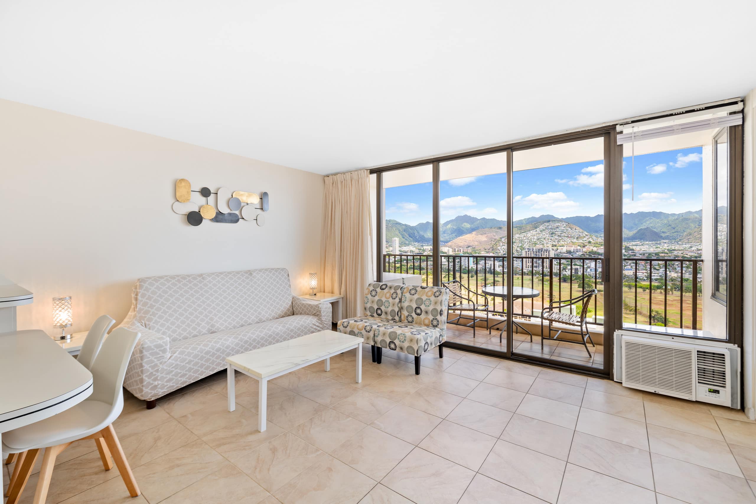 Condo in Honolulu · ★4.66 · 1 bedroom · 2 beds · 1 private bath - Image 3