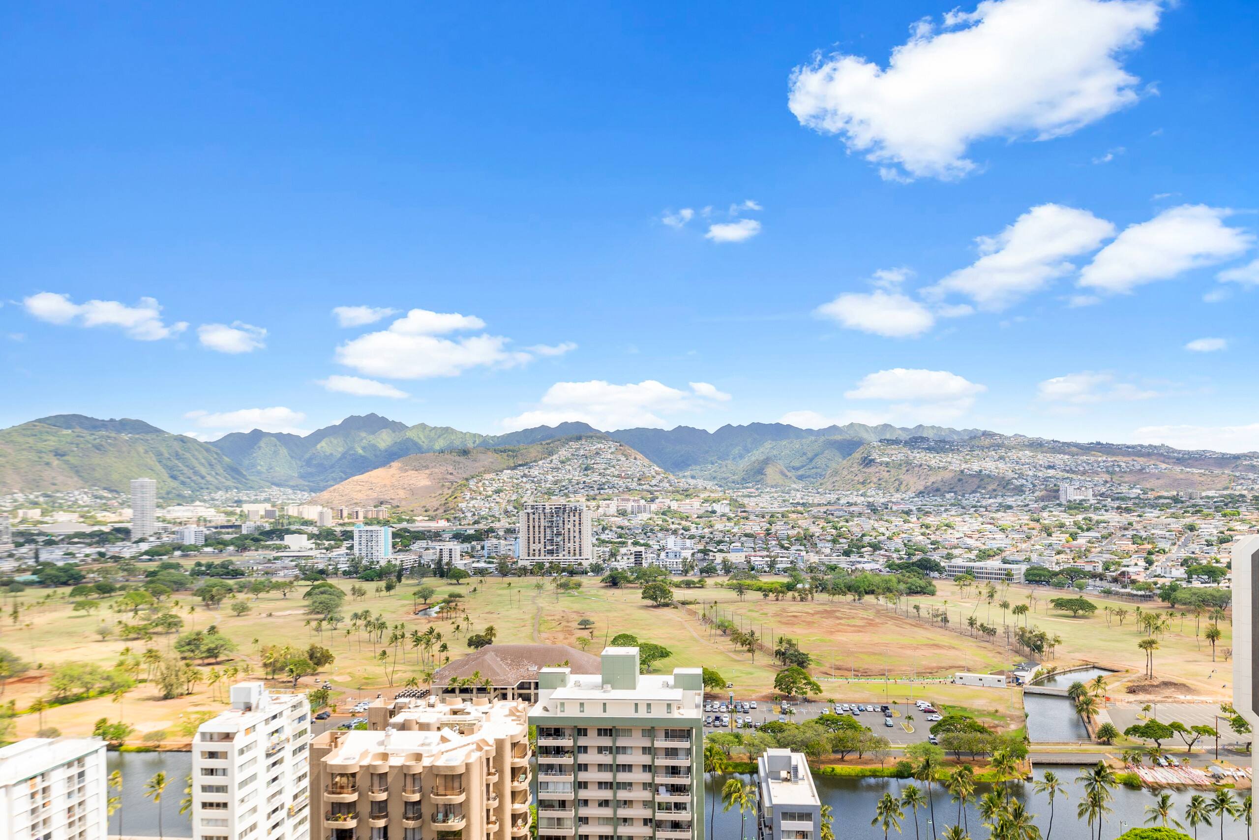 Condo in Honolulu · ★4.66 · 1 bedroom · 2 beds · 1 private bath - Image 36