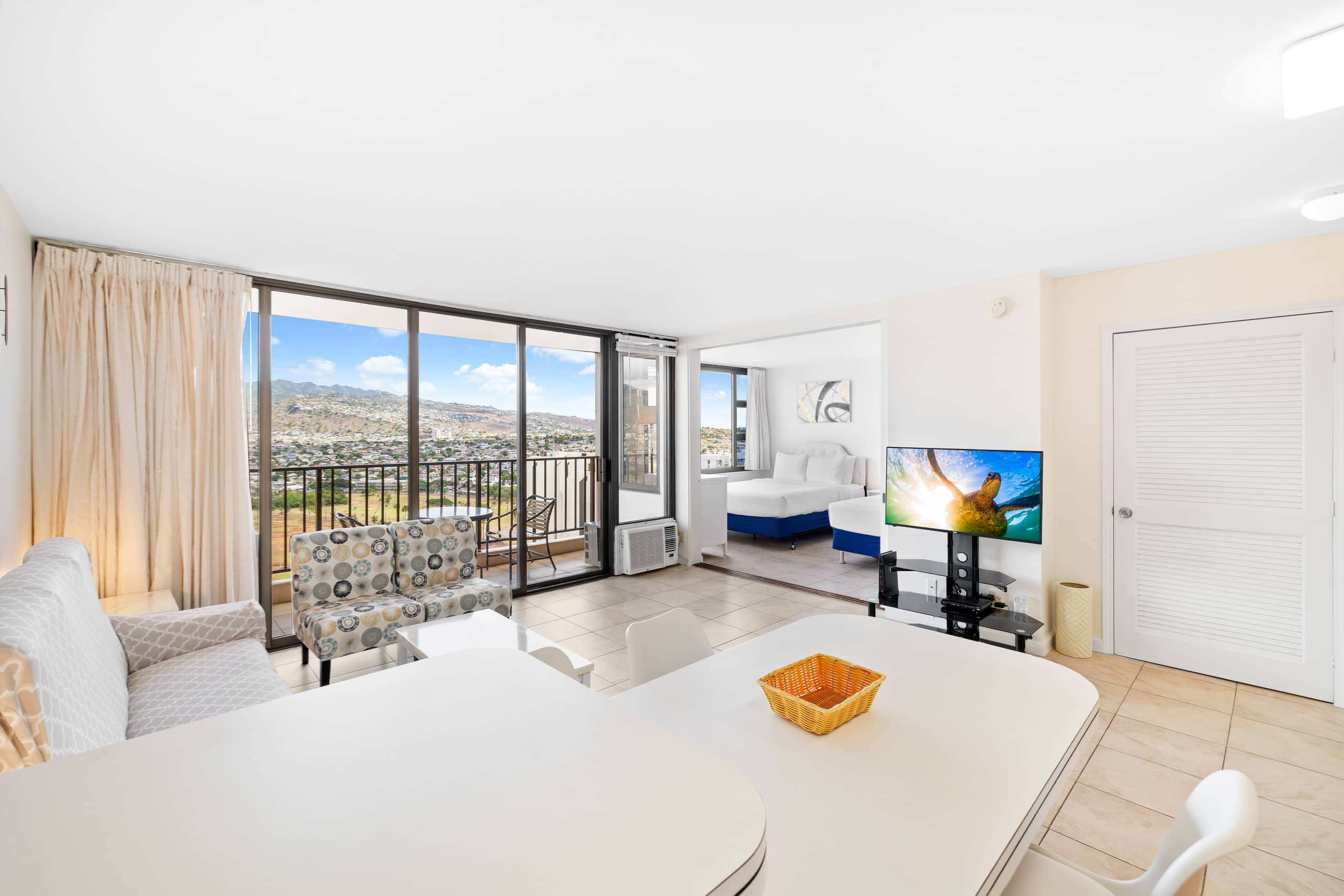 Condo in Honolulu · ★4.66 · 1 bedroom · 2 beds · 1 private bath - Image 5