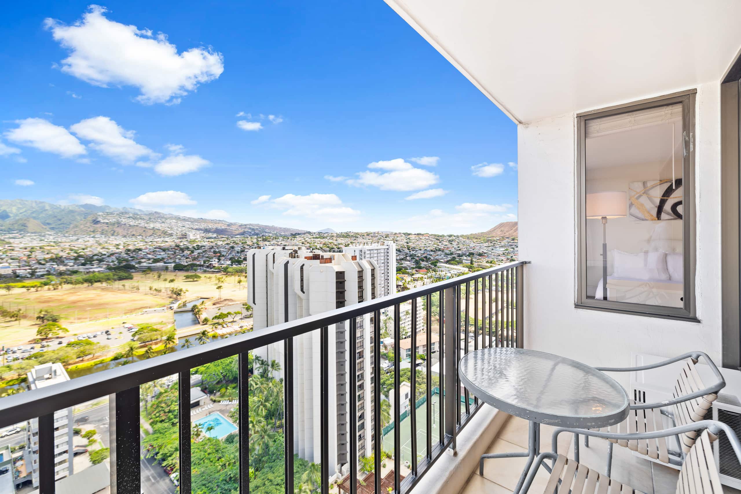 Condo in Honolulu · ★4.66 · 1 bedroom · 2 beds · 1 private bath - Image 30