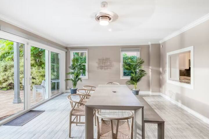 2 King Suites, Pool & Shuffleboard, Dock Access! gallery image 4