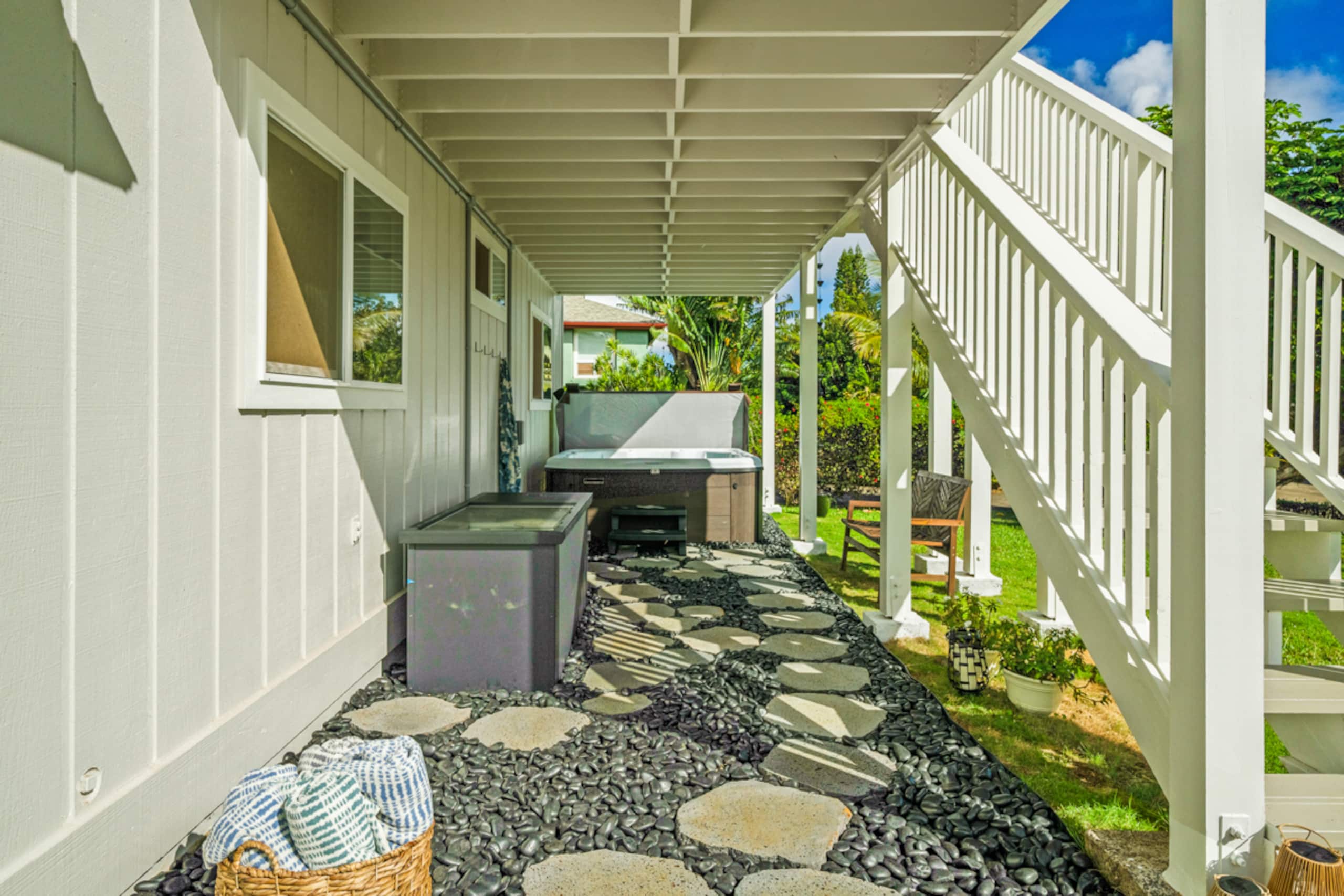 Cold Plunge, Hot Tub, 4BR, Steps 2 Queens Bath - Photo 32