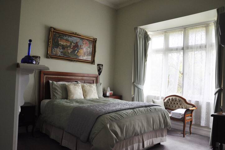 Historic Wallace Homestead gallery image 2