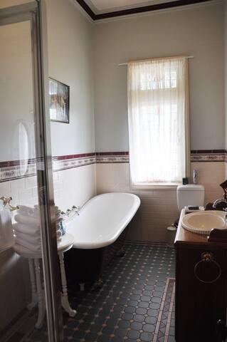 Historic Wallace Homestead gallery image 5