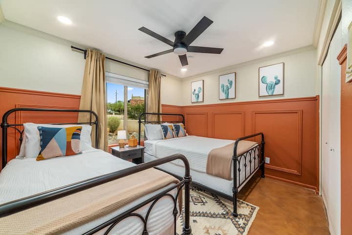 Imagine yourself chatting the night away in this fun and secluded shared bedroom (Queen & Twin sized bed)