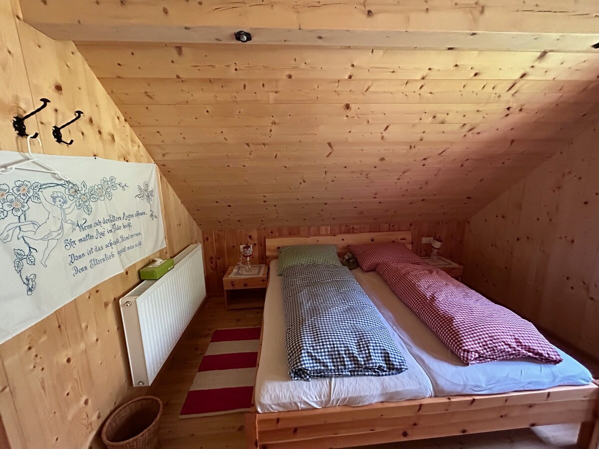 Chumba chenye vitanda 4 (vitanda 2 vya watu wawili, magodoro 190*90)