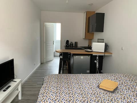 Studio / with kitchen