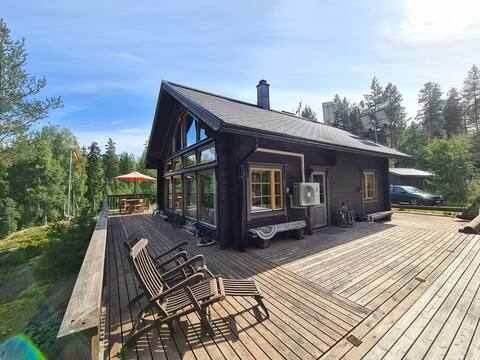Cottage on the shore of Lake Hako