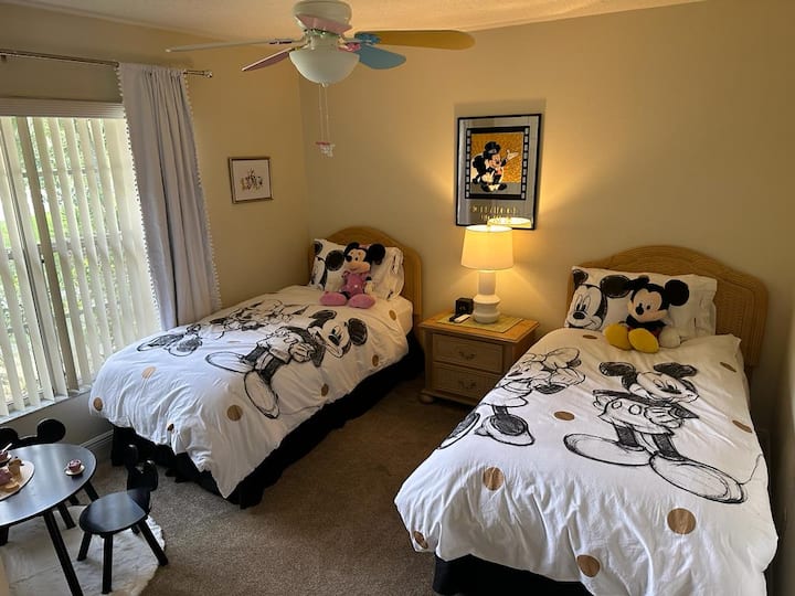 Საძინებელი 4:
დისნეის შთაგონებული ორადგილიანი საძინებელი, 2x ორადგილიანი საწოლით 