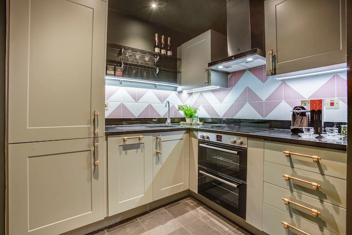 Earl’s Court Elegance: Chic Design, Prime Location gallery image 5