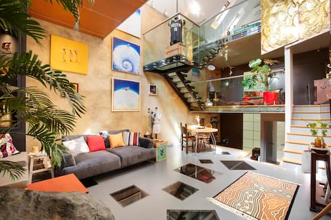 Top Airbnb: Sherlock's Home - Magical Richmond Warehouse in Richmond