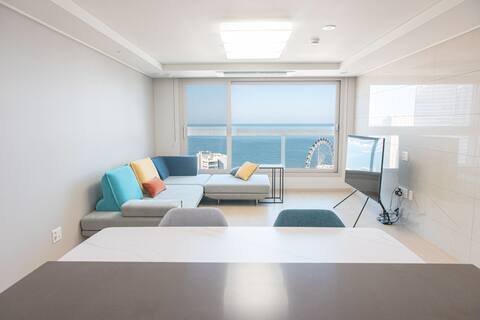 @ Newly open @ Top-quality appliances # High-rise ocean view # 20th floor 35 pyeong # Sokcho Rapatro
