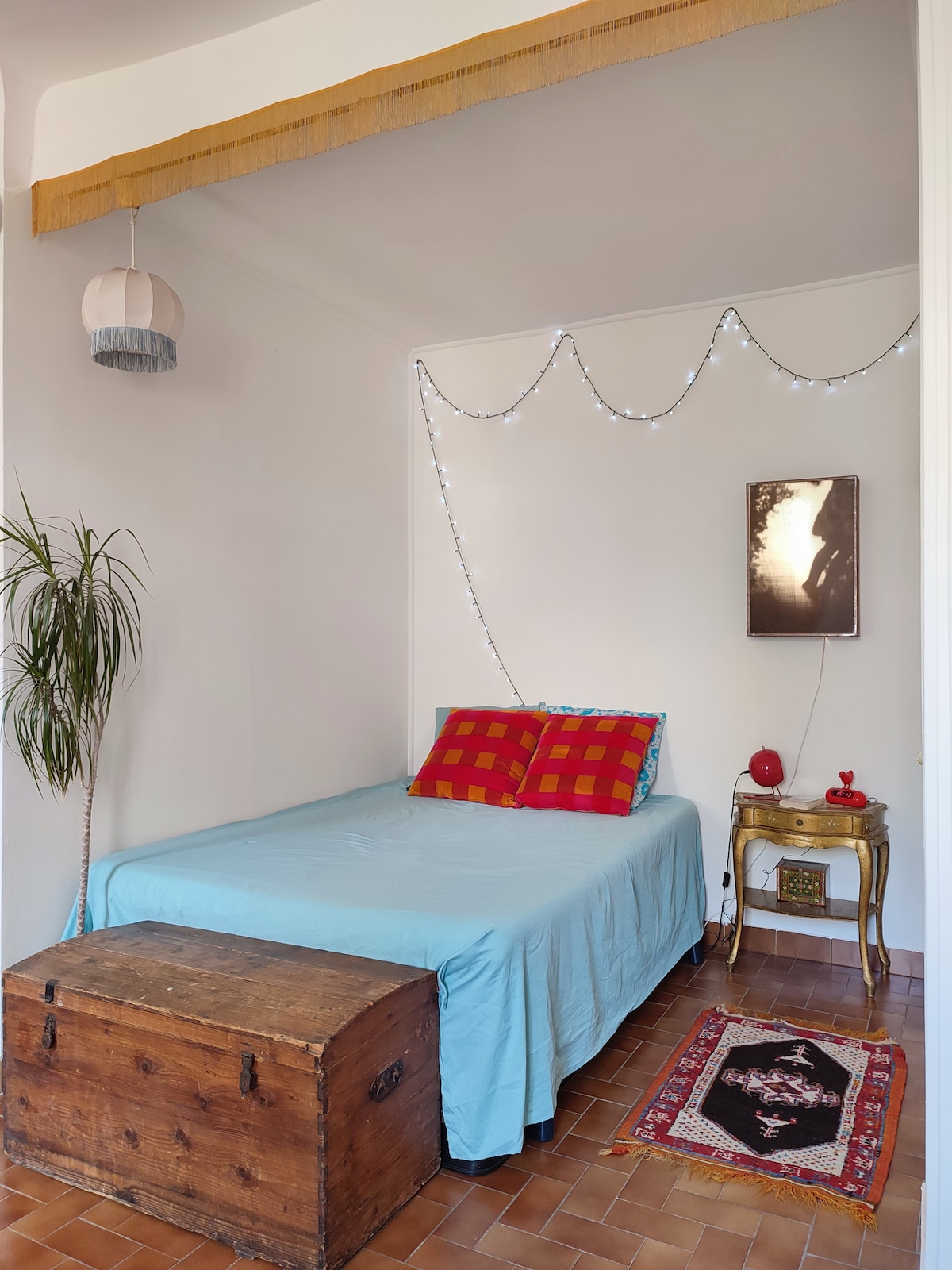 Popular Airbnb listing: Longchamp air-conditioned studio in Marseille 1er Arrondissement