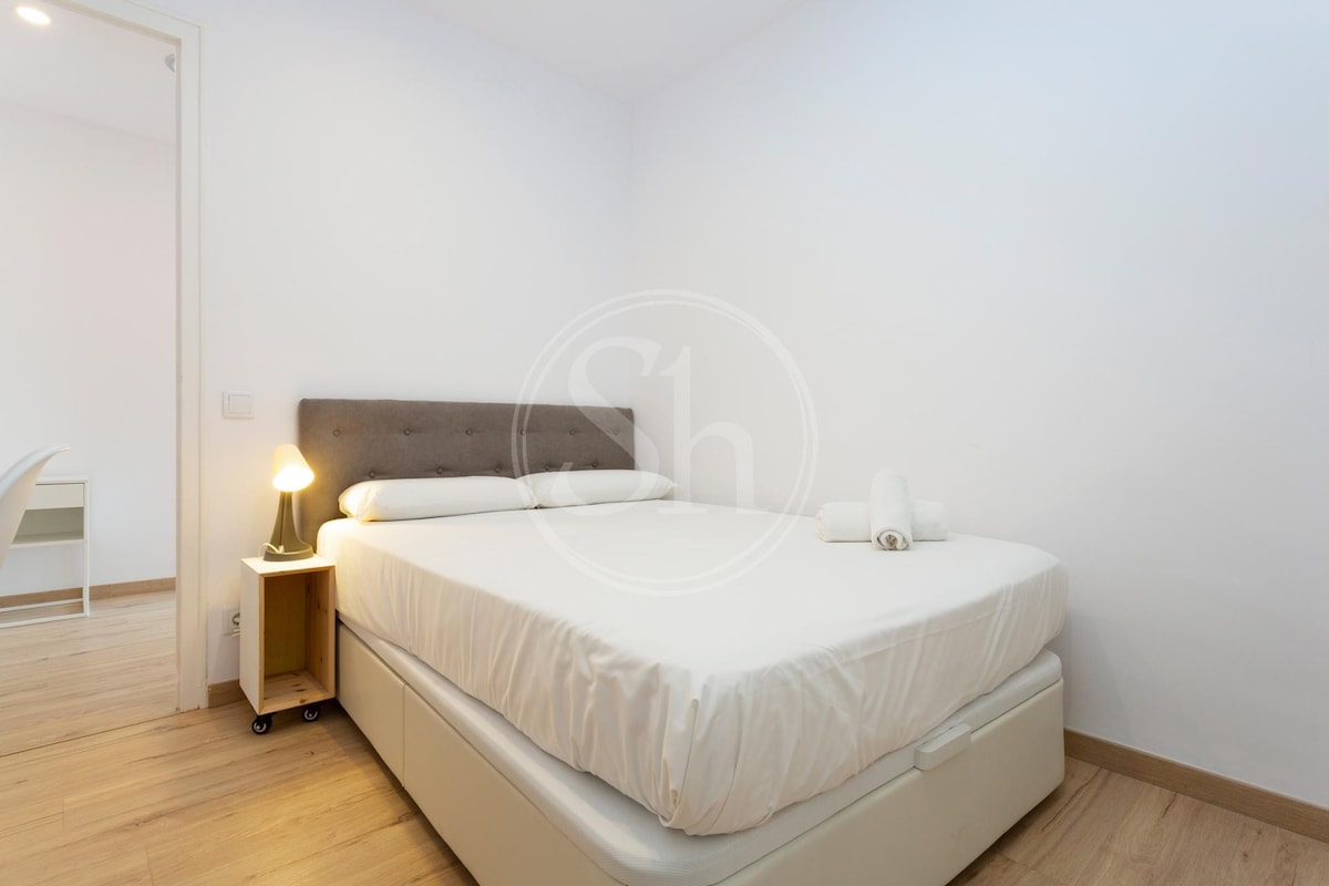 Top Airbnb: A beautiful apartment next to Parc Güell in El Camp D'en Grassot I Gràcia Nova