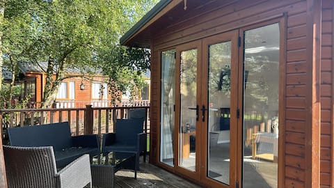 Rose Wood lodge with Hot Tub Felmoor Park