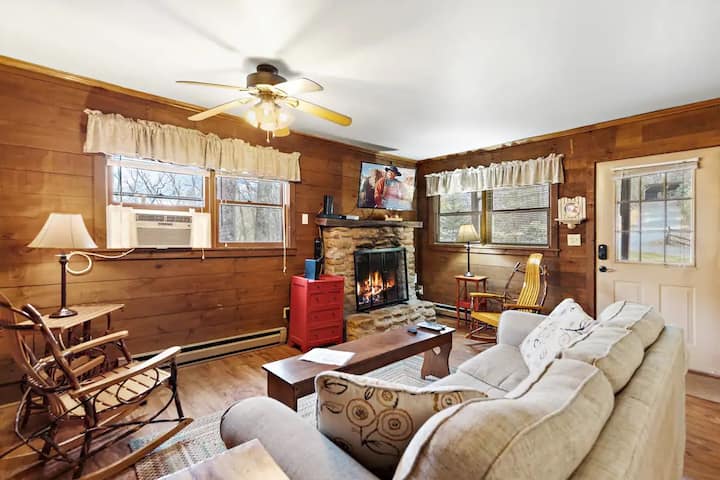 Blowing Rock Cabin | Fireplace • River • Fishing - Blowing Rock, NC