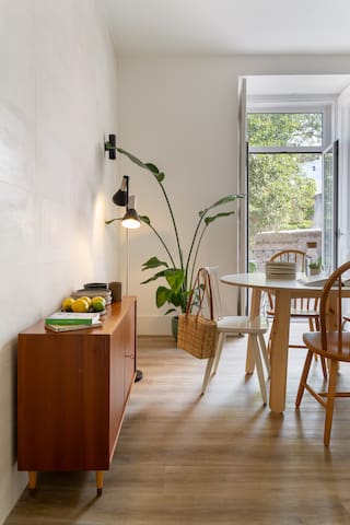 6-bedroom apartment with garden & coworking