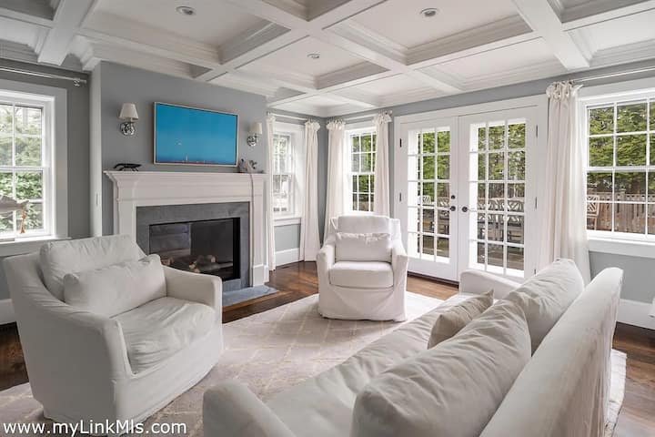 Walk To Town, Spacious Fam Friendly 5br W/ Hot Tub - Nantucket, MA