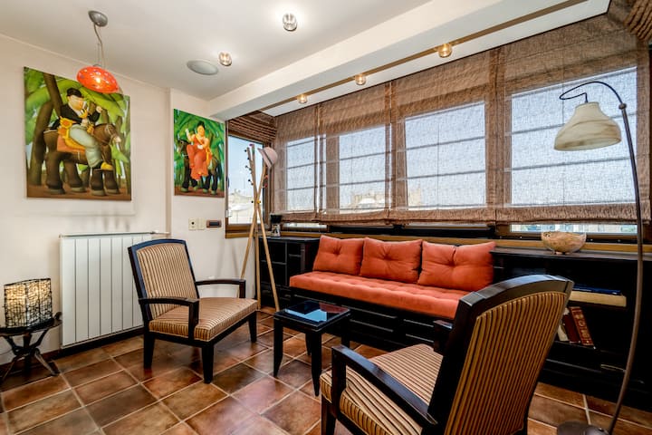 Sehemu ya kukaa ya chumba cha kulala cha Master