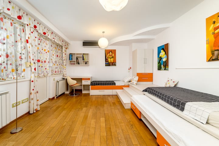 Chumba cha kulala cha rangi ya
