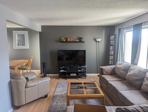 Top performing Airbnb: Townhouse in Fort McMurray, AB in Wood Buffalo