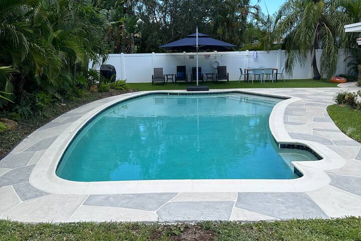 Tropical Paradise in Lighthouse gallery image 2