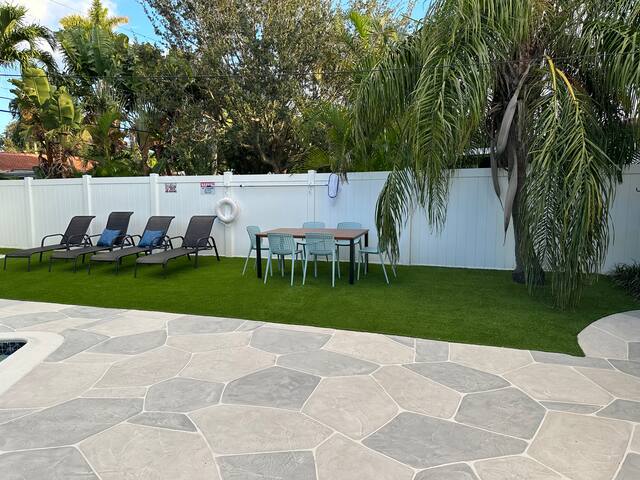 Tropical Paradise in Lighthouse gallery image 5