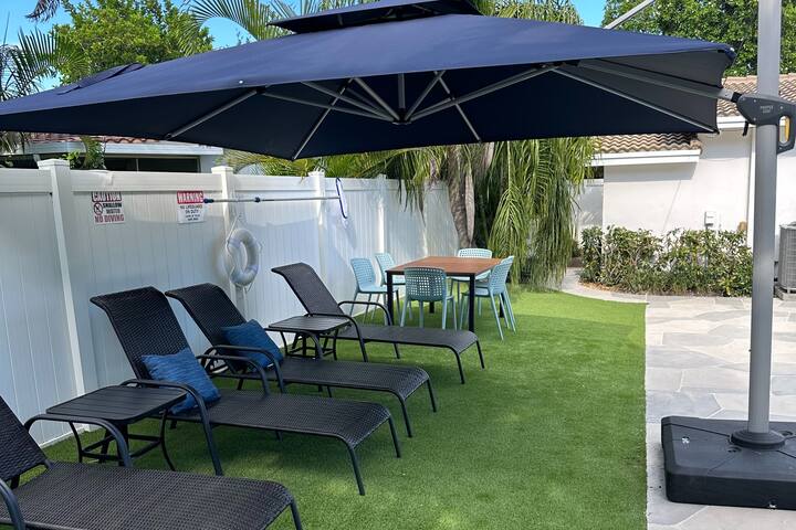 Tropical Paradise in Lighthouse gallery image 3