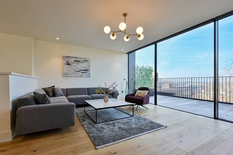 Luxurious Designer Oasis ~ Historic Center ~ Views