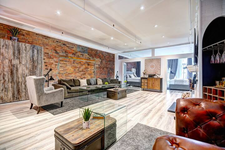 Classy Loft Central Old Montreal 3 bedrooms 3 bath gallery image 2