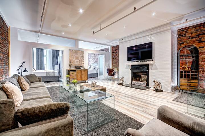 Classy Loft Central Old Montreal 3 bedrooms 3 bath gallery image 3