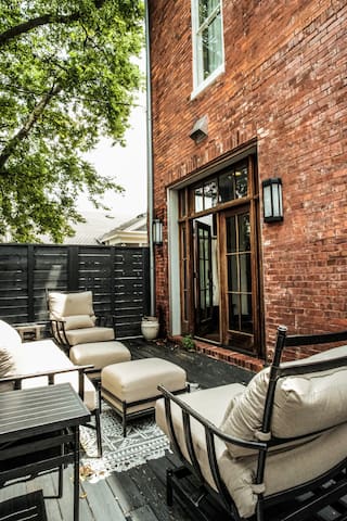 Henrie House | Luxury 4BR Downtown Historic Gem gallery image 4