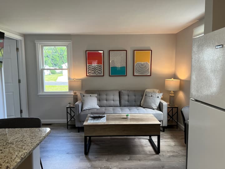 Safe Happy And Quiet 1 Bdrm Apt. - Massachusetts