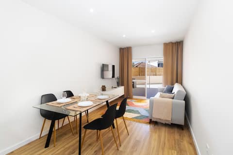 Popular Airbnb listing: Barreirinha Beachside Apartment in Funchal (Santa Maria Maior)