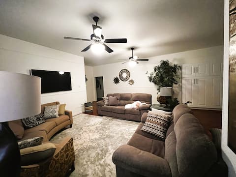 VALUE - Spacious! Breakfast, Comfy, Location!