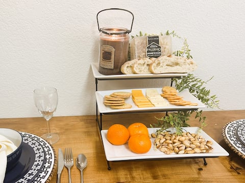 VALUE - Spacious! Breakfast, Comfy, Location!