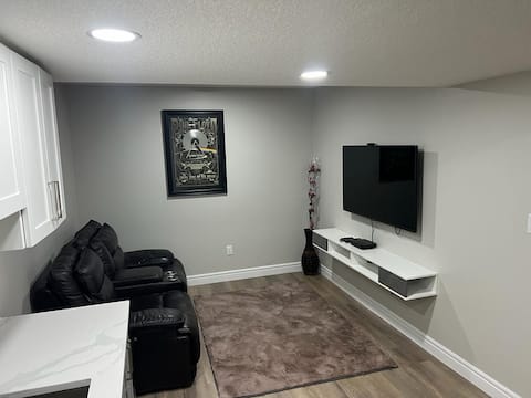 Top performing Airbnb: Basement Apartment @South Edmonton (1 Bedroom) in Cavanagh
