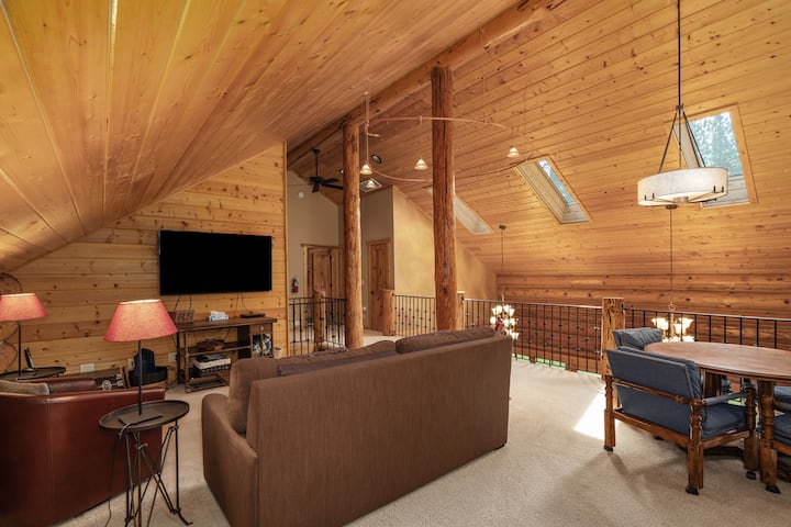 Arrowhead Lodge - Log Home On The Wenatchee River - Lake Chelan, WA