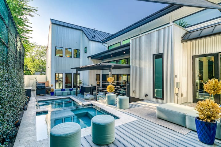 Wellness Dream Home: Sauna, Pool, Gym, Hot Tub