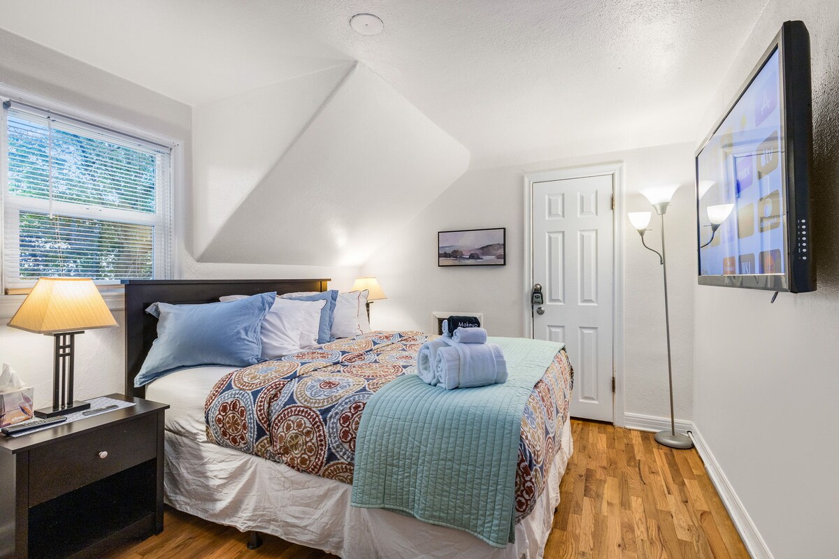 חדר שינה רביעי עם מיטת קווין סייז